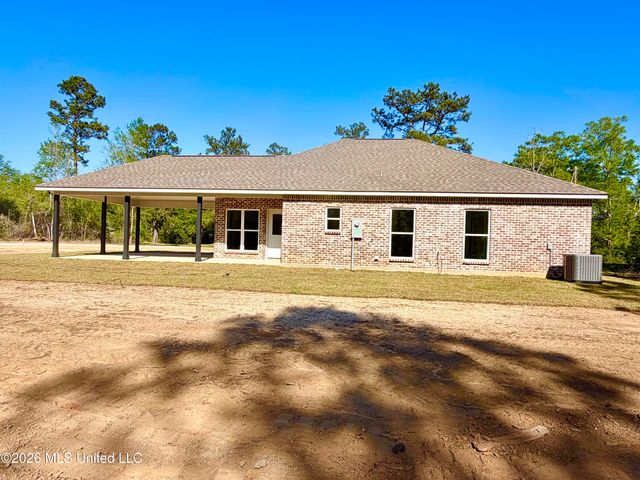 471 White Chapel Road, Carriere, MS 39426