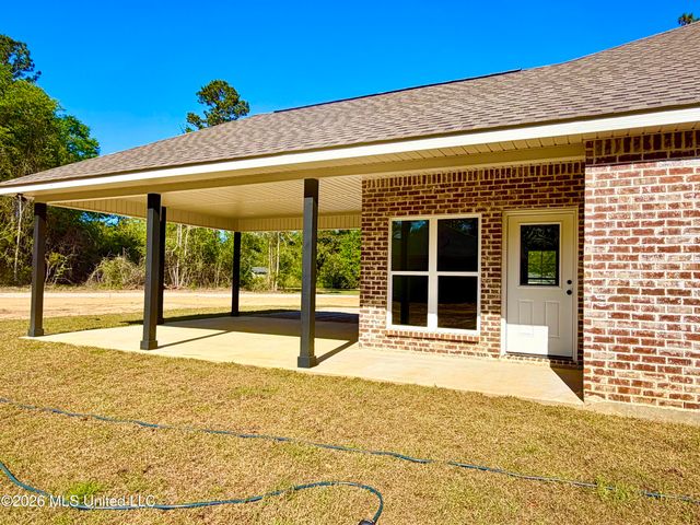 471 White Chapel Road, Carriere, MS 39426
