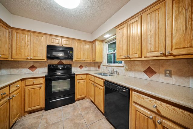 214 Northgate Drive, Waxahachie, TX 75165
