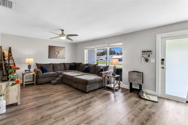 7400 NW 23rd St, Sunrise, FL 33313