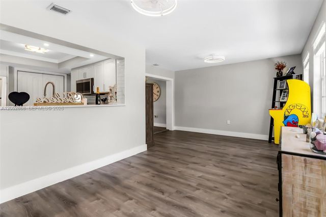 7400 NW 23rd St, Sunrise, FL 33313