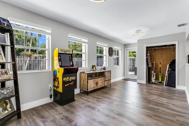 7400 NW 23rd St, Sunrise, FL 33313