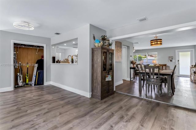 7400 NW 23rd St, Sunrise, FL 33313