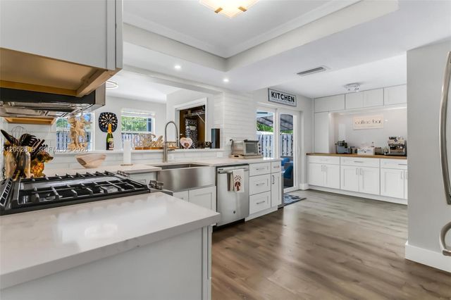7400 NW 23rd St, Sunrise, FL 33313