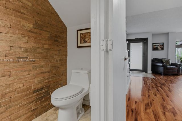 16424 NE 26th Ave 4, North Miami Beach, FL 33160