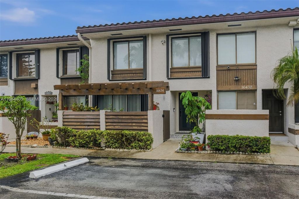 16424 NE 26th Ave 4, North Miami Beach, FL 33160