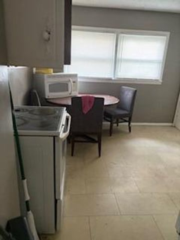 7461 Dolphin, Redford, MI 48239