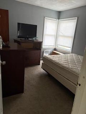 7461 Dolphin, Redford, MI 48239