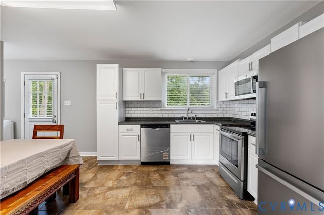 9812 Ashwood Rd, North Chesterfield, VA 23237