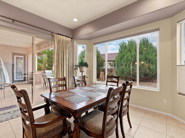 40 Vista Hermosa Place NE, Rio Rancho, NM 87124
