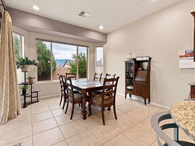 40 Vista Hermosa Place NE, Rio Rancho, NM 87124
