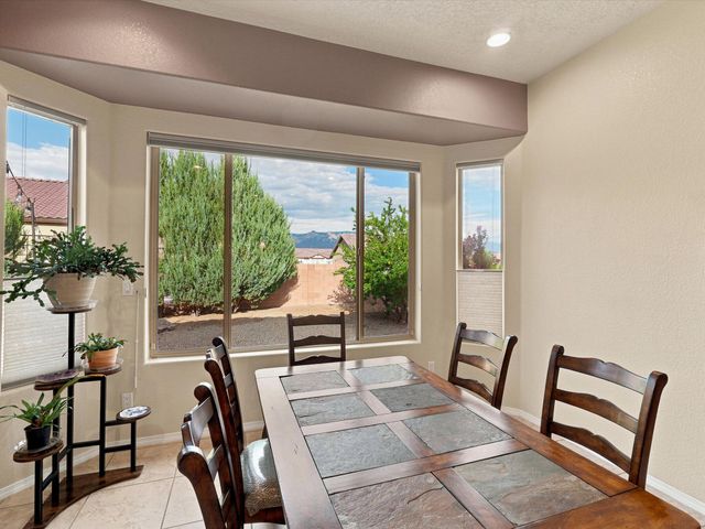 40 Vista Hermosa Place NE, Rio Rancho, NM 87124