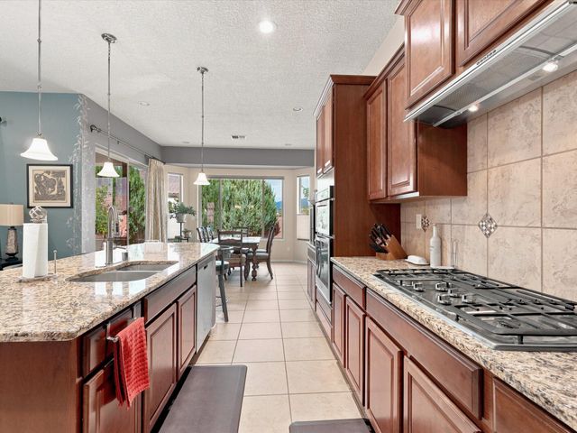 40 Vista Hermosa Place NE, Rio Rancho, NM 87124