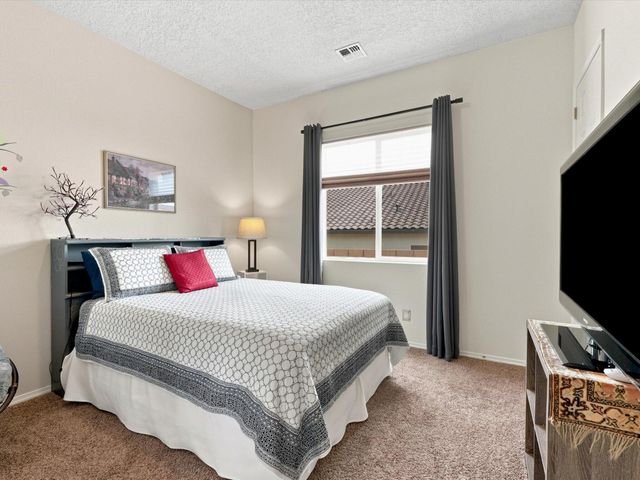40 Vista Hermosa Place NE, Rio Rancho, NM 87124