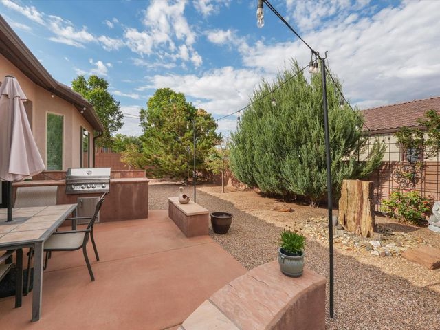 40 Vista Hermosa Place NE, Rio Rancho, NM 87124