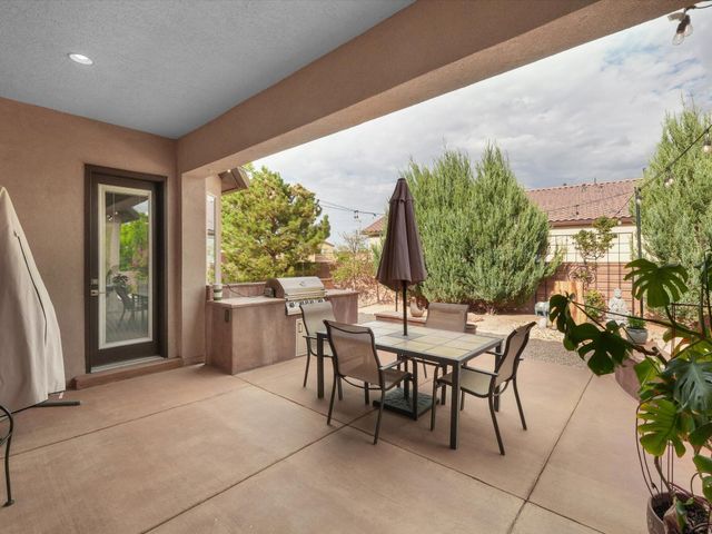 40 Vista Hermosa Place NE, Rio Rancho, NM 87124