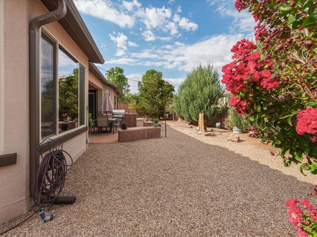 40 Vista Hermosa Place NE, Rio Rancho, NM 87124