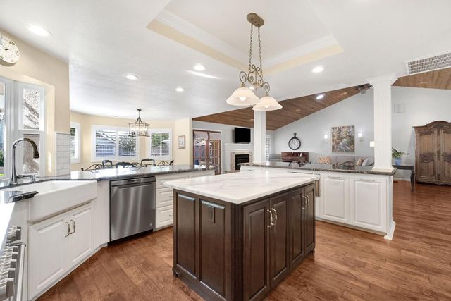 1367 E Decatur Avenue, Fresno, CA 93720