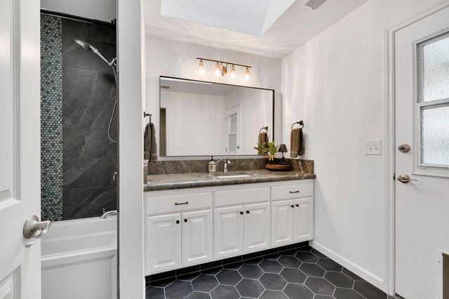 1367 E Decatur Avenue, Fresno, CA 93720