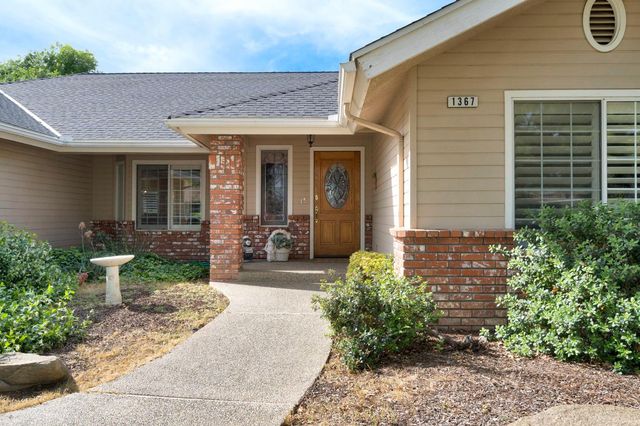 1367 E Decatur Avenue, Fresno, CA 93720