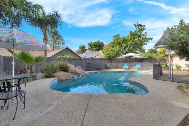 1367 E Decatur Avenue, Fresno, CA 93720