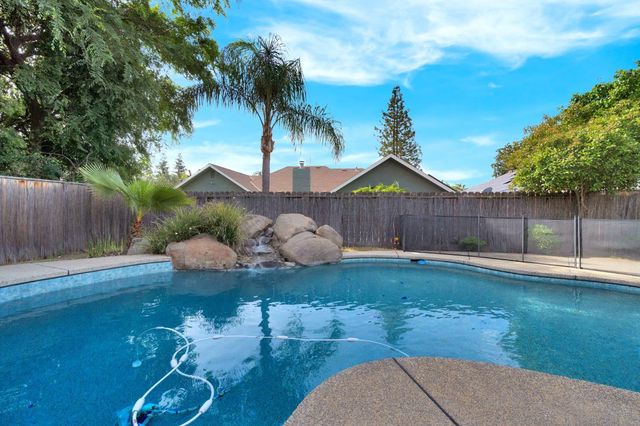 1367 E Decatur Avenue, Fresno, CA 93720