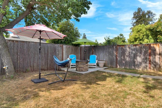 1367 E Decatur Avenue, Fresno, CA 93720