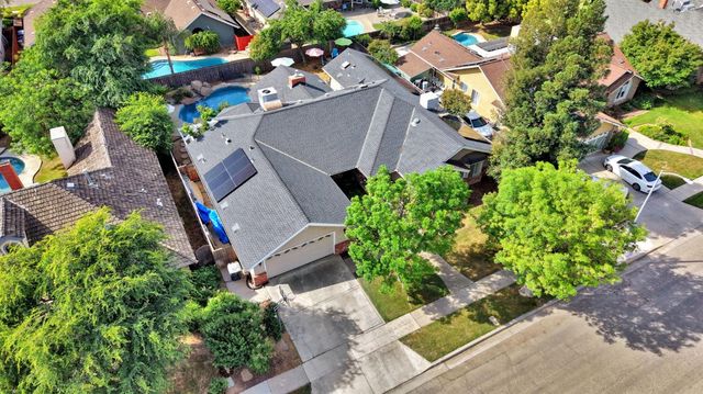 1367 E Decatur Avenue, Fresno, CA 93720