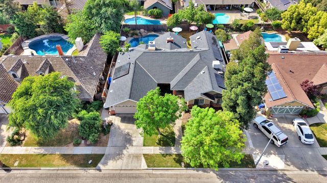 1367 E Decatur Avenue, Fresno, CA 93720