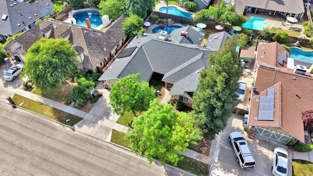 1367 E Decatur Avenue, Fresno, CA 93720