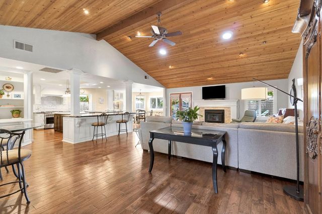 1367 E Decatur Avenue, Fresno, CA 93720