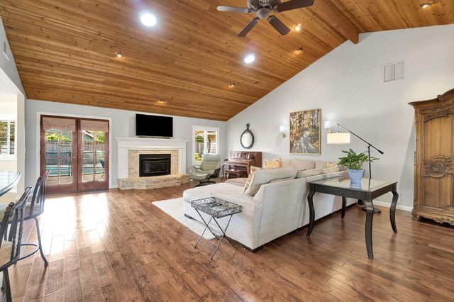 1367 E Decatur Avenue, Fresno, CA 93720