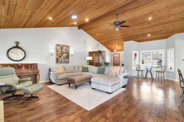 1367 E Decatur Avenue, Fresno, CA 93720