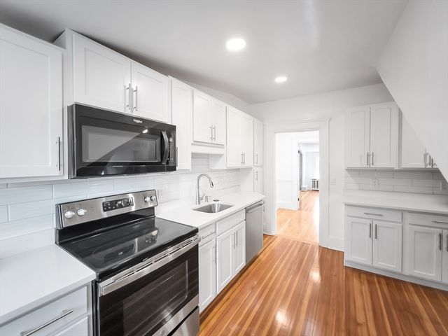 100 Chestnut Avenue 3, Boston, MA 02130