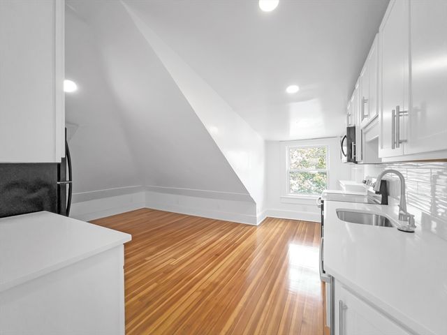 100 Chestnut Avenue 3, Boston, MA 02130