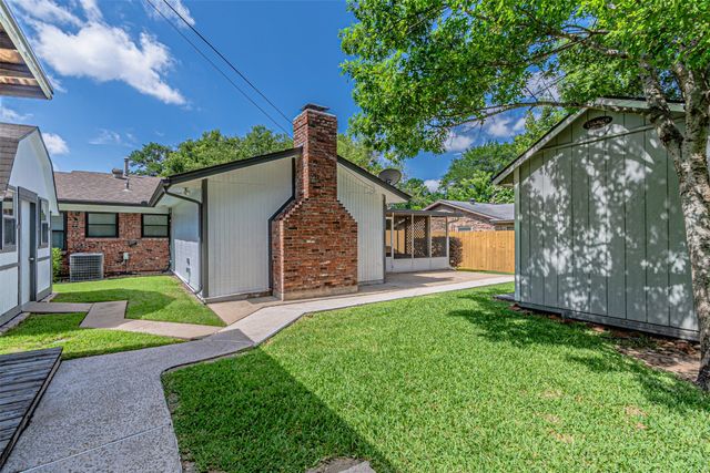 2211 Clover Park Drive, Arlington, TX 76013