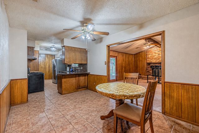 2211 Clover Park Drive, Arlington, TX 76013