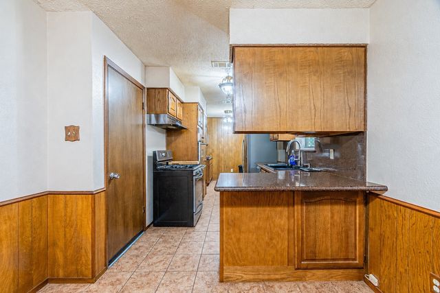 2211 Clover Park Drive, Arlington, TX 76013