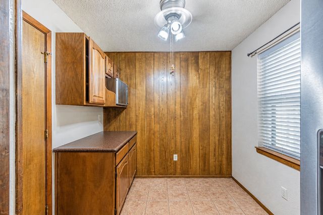 2211 Clover Park Drive, Arlington, TX 76013
