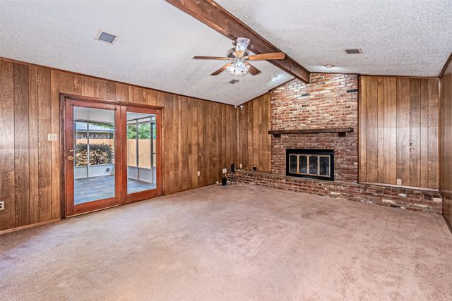 2211 Clover Park Drive, Arlington, TX 76013