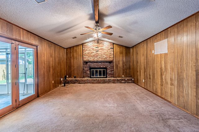 2211 Clover Park Drive, Arlington, TX 76013