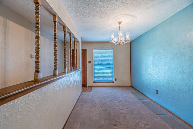 2211 Clover Park Drive, Arlington, TX 76013