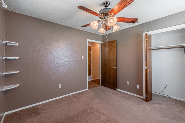 2211 Clover Park Drive, Arlington, TX 76013
