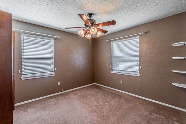 2211 Clover Park Drive, Arlington, TX 76013