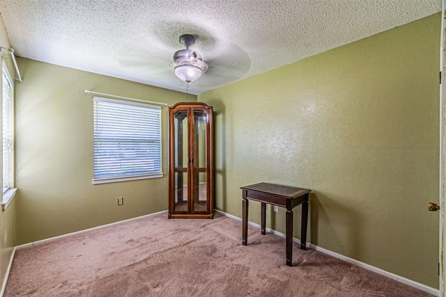 2211 Clover Park Drive, Arlington, TX 76013