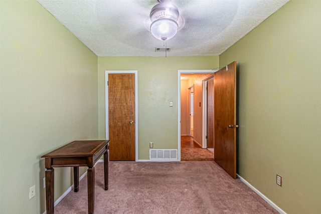 2211 Clover Park Drive, Arlington, TX 76013