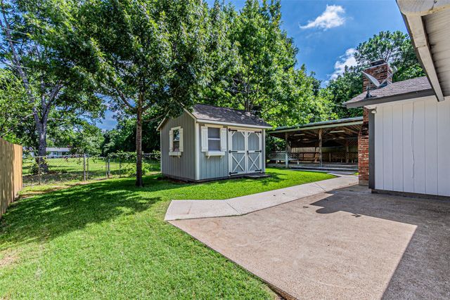2211 Clover Park Drive, Arlington, TX 76013