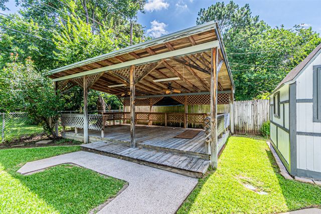 2211 Clover Park Drive, Arlington, TX 76013