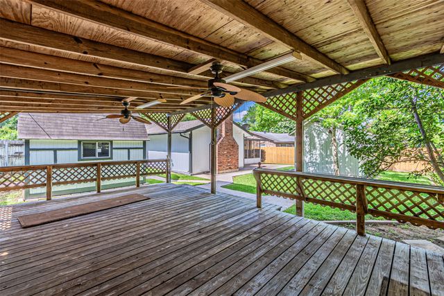 2211 Clover Park Drive, Arlington, TX 76013