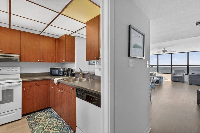 300 WOODETTE DRIVE 404B, Dunedin, FL 34698